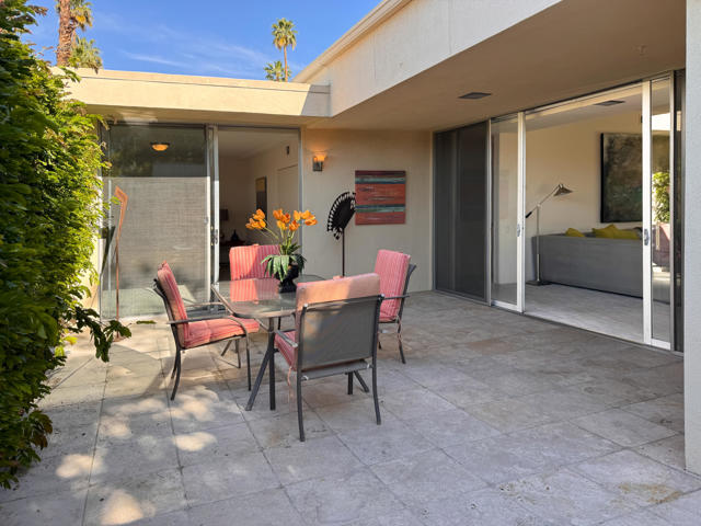 189 Desert Lakes Drive, Palm Springs CA: https://media.crmls.org/mediaz/9e30407e-25e5-428b-b5a4-868312f92304.jpg