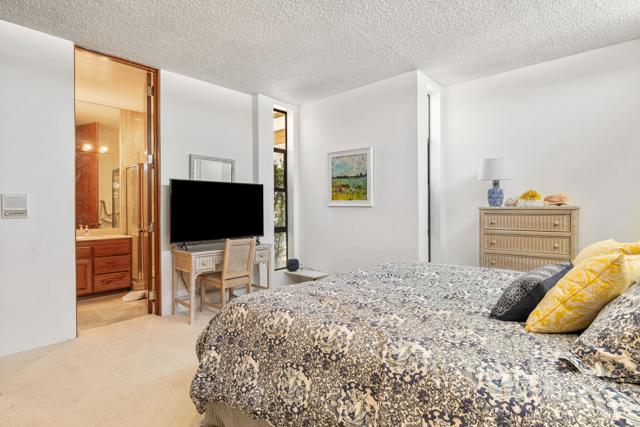 46220 Manitou Drive, Indian Wells CA: https://media.crmls.org/mediaz/9e30873f-dac9-4752-ae2f-851090a710e4.jpg