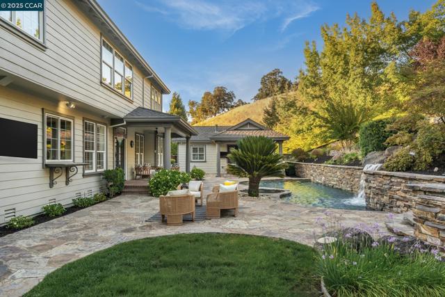 51 Brightwood Cir, Danville CA: https://media.crmls.org/mediaz/9e30982f-add0-454e-bbe4-fa37fa732f0a.jpg