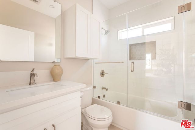 1016 S Bundy Drive, Los Angeles CA: https://media.crmls.org/mediaz/9e30cc0a-1d26-45a6-80da-e6c00144f39b.jpg