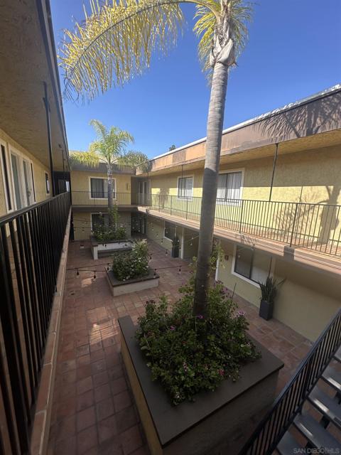 1002 30Th St, San Diego CA: https://media.crmls.org/mediaz/9e3170f0-f38a-4f69-99fc-2af0da0d4058.jpg