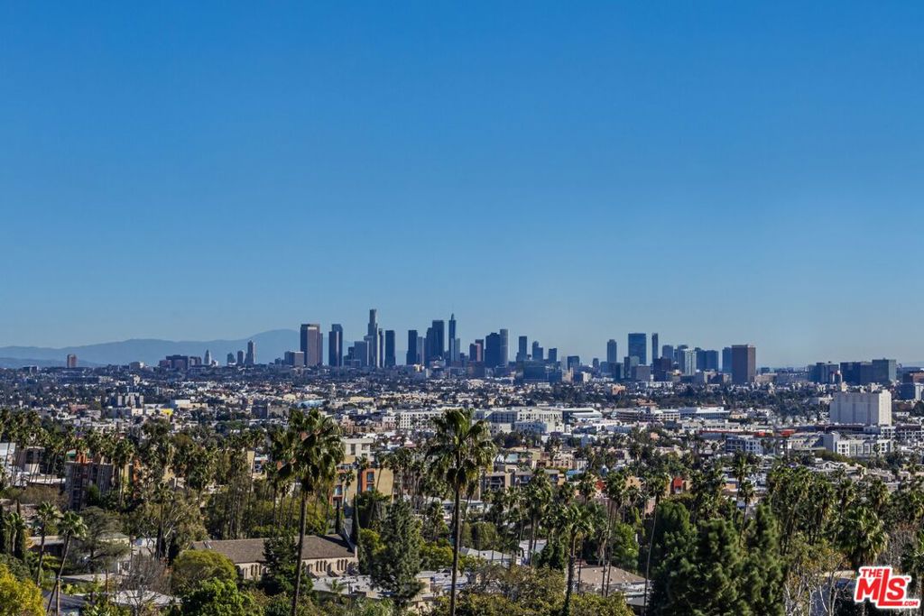 https://media.crmls.org/mediaz/9e318b0f-48c8-4f49-be7f-bc055e6158b4.jpg?preset=X-Large