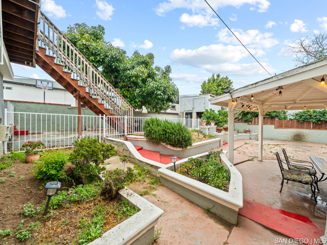 5949 Alleghany ST, San Diego CA: https://media.crmls.org/mediaz/9e31963a-4164-44d6-a926-885eb6135320.jpg