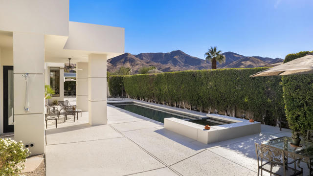900 Dogwood Circle E, Palm Springs, CA 92264