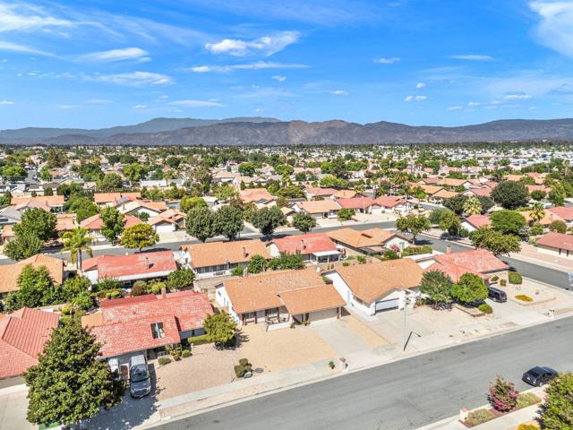 2050 Silver Oak Way, Hemet CA: https://media.crmls.org/mediaz/9e31c5cd-7696-4760-8672-250984376841.jpg