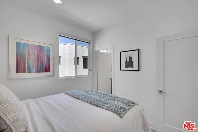 2927 Exposition Place, Los Angeles CA: https://media.crmls.org/mediaz/9e31ef78-af0b-4ae3-91b8-8ad328cdb4d7.jpg
