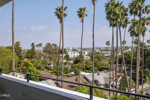 7560 Hollywood Boulevard, Los Angeles CA: https://media.crmls.org/mediaz/9e320742-0862-4424-9f16-0ad93f1f3549.jpg