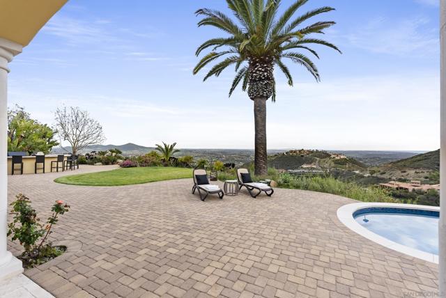 18233 Via Ambiente, Rancho Santa Fe CA: https://media.crmls.org/mediaz/9e324009-5372-4c2e-8e60-2c262c432d89.jpg