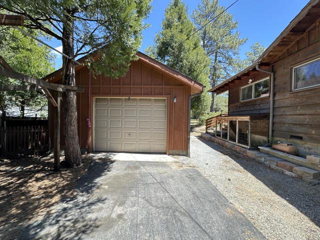 26748 Mcmahan, Idyllwild CA: https://media.crmls.org/mediaz/9e324f41-9efb-4697-964f-d15105b1882d.jpg
