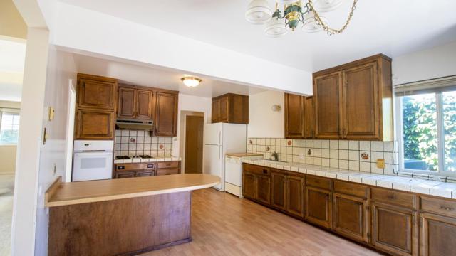 602 Chesterton Avenue, Belmont CA: https://media.crmls.org/mediaz/9e329f15-ec65-430b-938d-f6a05abdcace.jpg
