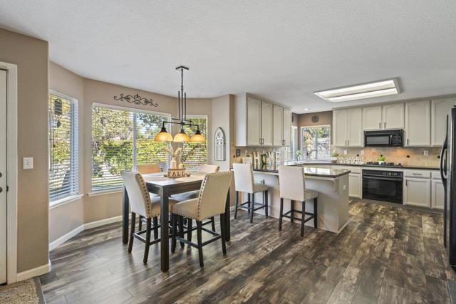 2230 Ventana Court, Hollister CA: https://media.crmls.org/mediaz/9e332e02-987a-4997-bcf6-3fe6d040df1f.jpg