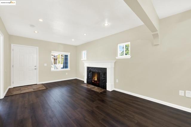 1232 78Th Ave, Oakland CA: https://media.crmls.org/mediaz/9e33b6e8-c102-43fb-8462-6f62942368ae.jpg