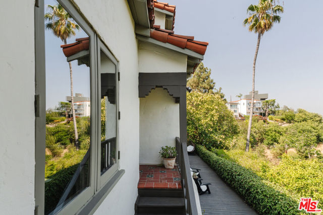 3744 Clayton Avenue, Los Angeles CA: https://media.crmls.org/mediaz/9e3420dd-eb00-4a02-9ad8-cf7733f82986.jpg