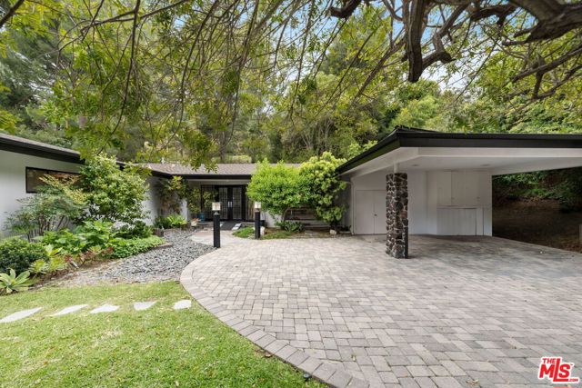 8630 Allenwood Road, Los Angeles CA: https://media.crmls.org/mediaz/9e342393-8d37-4a15-9c6b-16fc86547700.jpg