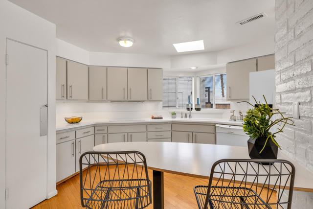 345 W Crestview Drive, Palm Springs, CA 92264
