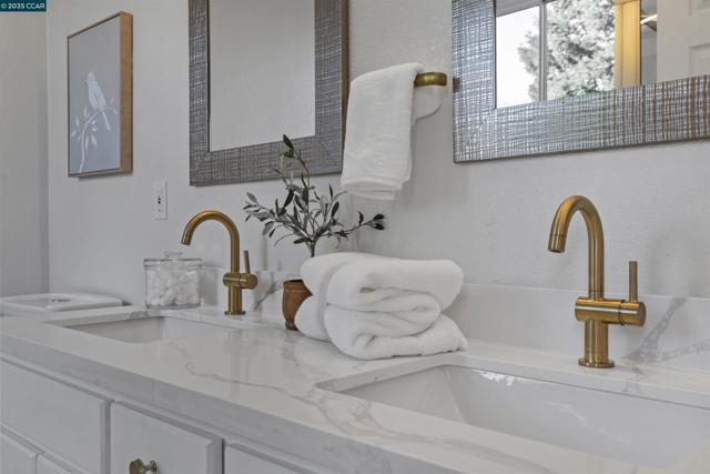 5109 Napa Shore Dr, Fairfield CA: https://media.crmls.org/mediaz/9e3570c7-521a-4f99-8e48-a1a0ba17062f.jpg