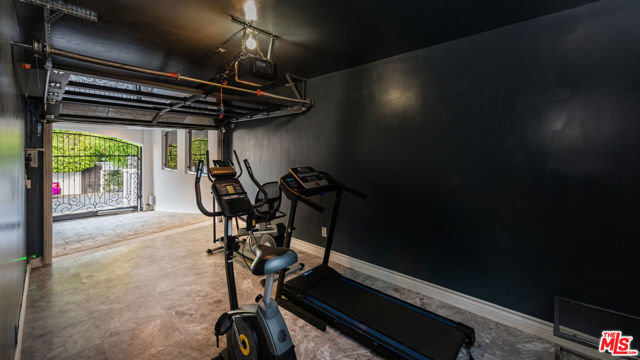 1455 Robmar Drive, Beverly Hills CA: https://media.crmls.org/mediaz/9e3640f8-b50c-4912-993c-3192e24b8967.jpg