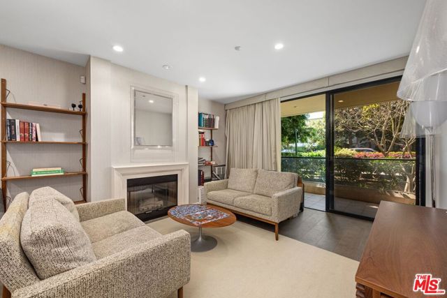 701 Ocean Avenue, Santa Monica CA: https://media.crmls.org/mediaz/9e36a2e8-2782-4093-a7b6-e3b3323efd8d.jpg