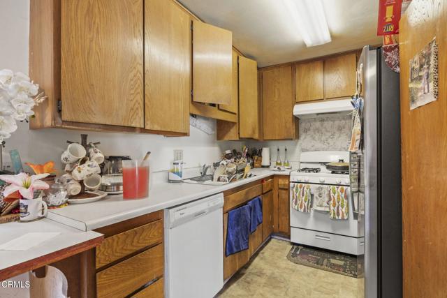 1401 Glenwood Drive, Oxnard CA: https://media.crmls.org/mediaz/9e36ee55-95df-4e94-9cdc-c8d9349486f8.jpg