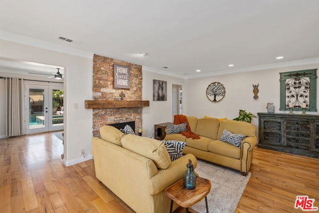521 S Parish Place, Burbank CA: https://media.crmls.org/mediaz/9e3736b3-4dd3-4103-8e40-b3f27af9a010.jpg