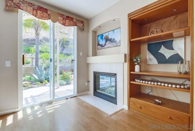 13837 Fontanelle Pl, San Diego CA: https://media.crmls.org/mediaz/9e379f62-60da-483b-9712-a1f28043d2b0.jpg