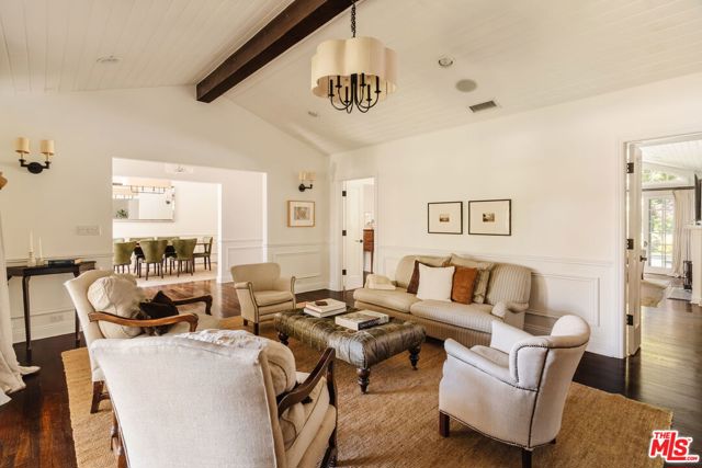 4237 Bluebell Avenue, Studio City CA: https://media.crmls.org/mediaz/9e37c5f4-91d2-4ba2-8971-f27ec72dca3f.jpg