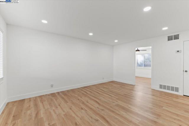 Image 40 of 50 For 462 Craven Court