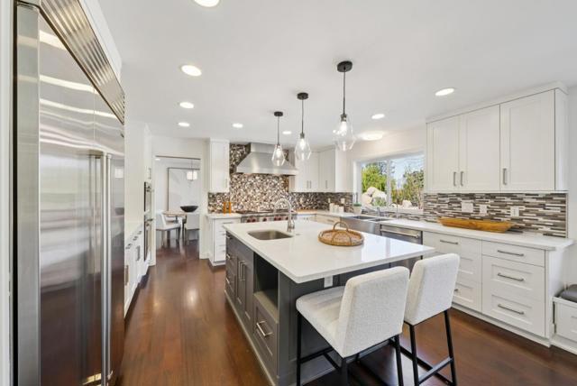 900 Highlands Circle, Los Altos CA: https://media.crmls.org/mediaz/9e382f42-e7f1-4b2e-b691-69e1223b223a.jpg