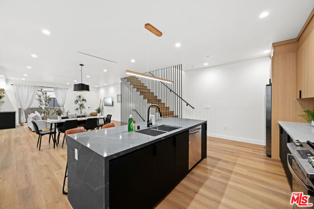 841 N Mccadden Pl, Los Angeles CA: https://media.crmls.org/mediaz/9e38ecc3-d0fe-4132-9f2b-192cb233044a.jpg