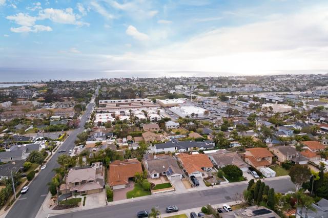 3985 Syme Dr, Carlsbad CA: https://media.crmls.org/mediaz/9e3992b3-bdd0-4228-b925-55888f74f8f9.jpg