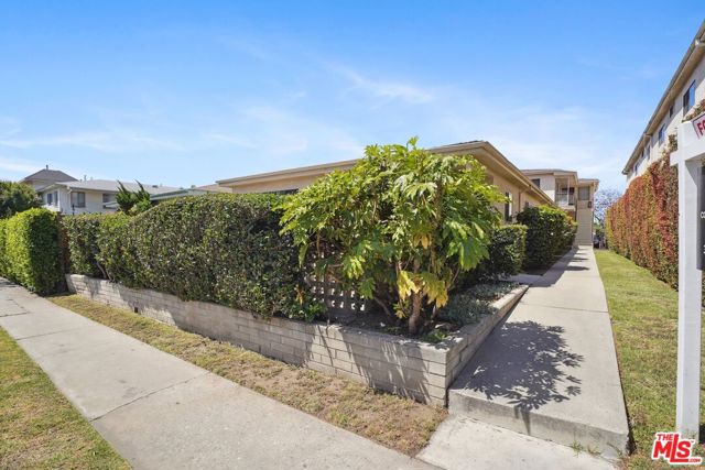1635 Colby Avenue, Los Angeles CA: https://media.crmls.org/mediaz/9e39b9c4-4ae2-46dd-8665-9fe592336233.jpg