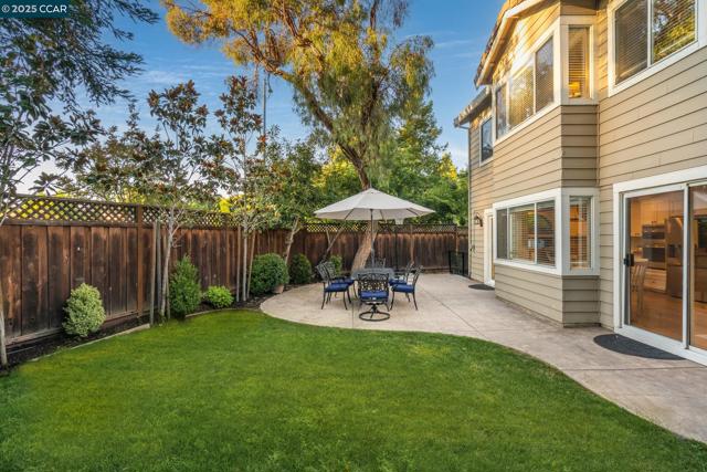 200 Hat Creek Ct, San Ramon CA: https://media.crmls.org/mediaz/9e39c0f5-7cda-4802-8462-97df381ece6f.jpg