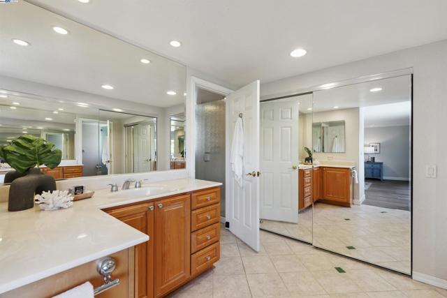 2632 Campeche Ct, San Ramon CA: https://media.crmls.org/mediaz/9e3a19fc-226a-4df0-bffd-01948c77d72b.jpg