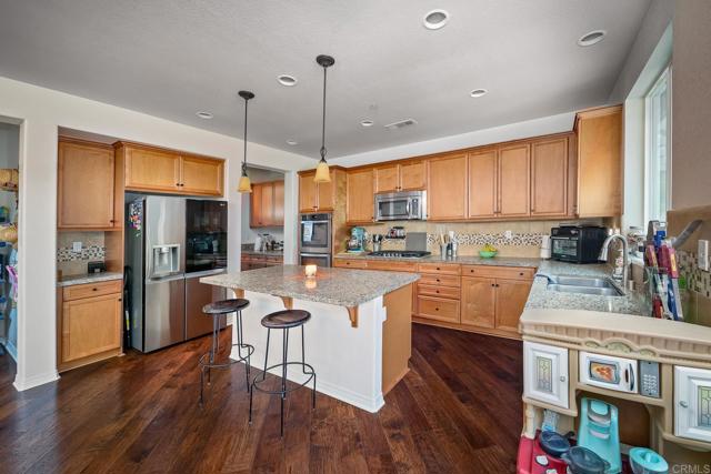 Detail Gallery Image 10 of 52 For 14128 Winged Foot Cir, Valley Center,  CA 92082 - 5 Beds | 4/1 Baths