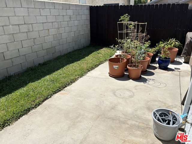 14179 Long View Drive, Fontana CA: https://media.crmls.org/mediaz/9e3a47ae-3b51-4053-9135-33decaad59c2.jpg