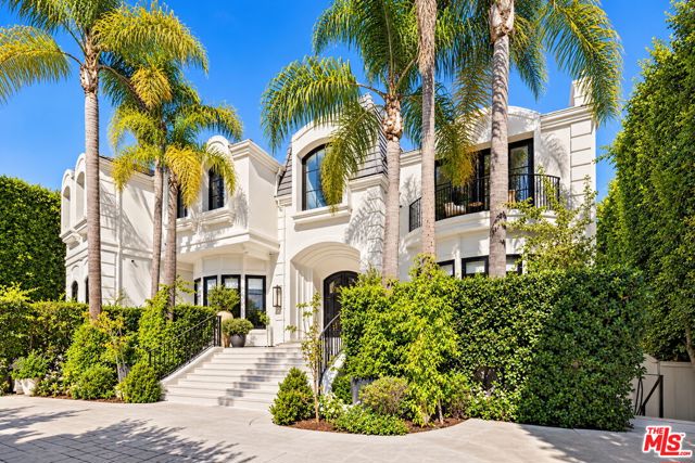 8 Oakmont Drive, Los Angeles CA: https://media.crmls.org/mediaz/9e3ad55c-25f9-4f01-8270-50241033d489.jpg