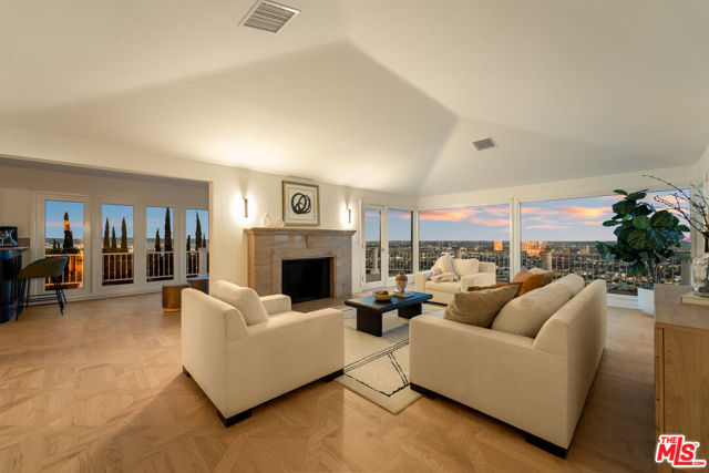 8527 Hedges Way, Los Angeles CA: https://media.crmls.org/mediaz/9e3bb27a-9f2b-4d41-a3b3-2022c31739fc.jpg