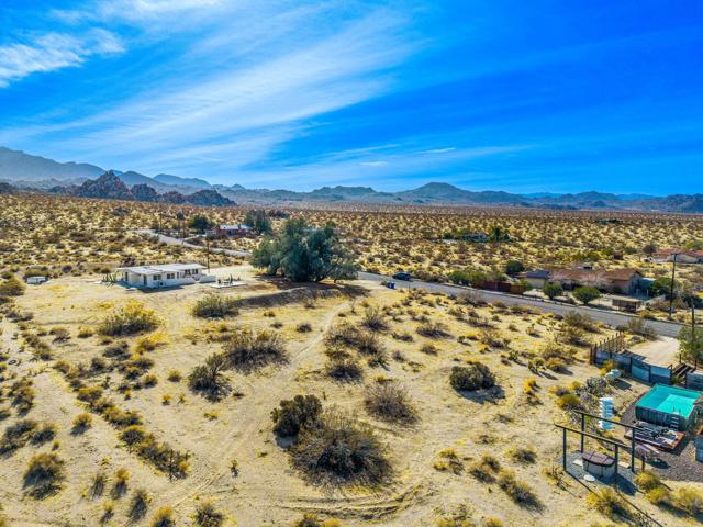 7215 Mt Lassen Avenue, Joshua Tree CA: https://media.crmls.org/mediaz/9e3bbdb7-e0fc-4b90-865e-40a05bdcf209.jpg