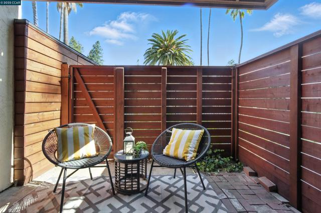 2730 Oak Rd, Walnut Creek CA: https://media.crmls.org/mediaz/9e3bcc83-7c23-4659-8022-3f4dbf8cd691.jpg