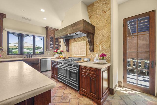 12240 Heritage Way, Gilroy CA: https://media.crmls.org/mediaz/9e3bdeeb-b8a5-4dd9-a721-e822982624be.jpg