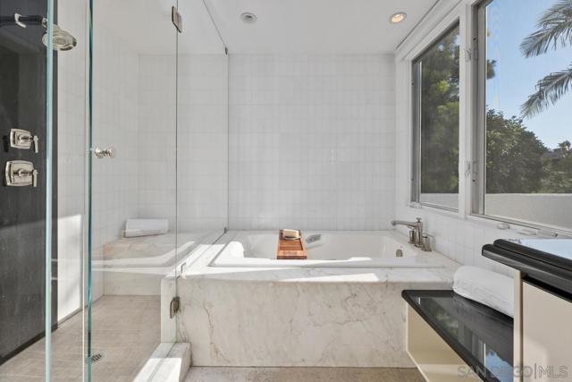 6172 Via Posada Del Norte, Rancho Santa Fe CA: https://media.crmls.org/mediaz/9e3c8c6b-f9f9-4516-abfe-7f69edec0376.jpg