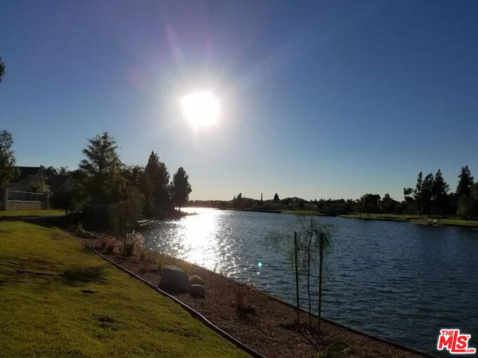 https://media.crmls.org/mediaz/9e3cc28f-c077-4dc1-86fa-dbec9d6a3281.jpg?preset=X-Large
