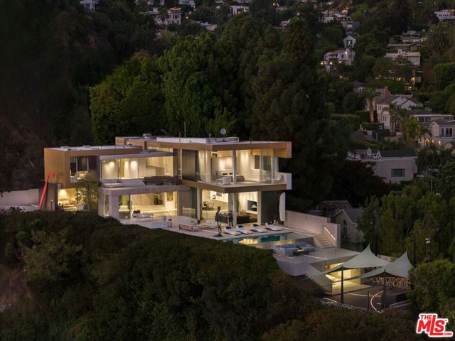 1430 Sunset Plaza Drive, Los Angeles CA: https://media.crmls.org/mediaz/9e3cfa47-a79f-436e-8a24-7daaf9c8820c.jpg