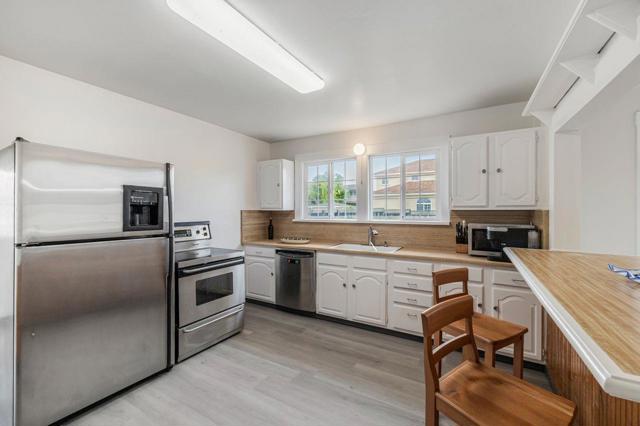 1490 Cabrillo Highway, Half Moon Bay CA: https://media.crmls.org/mediaz/9e3d00fd-073f-4bfd-a4db-d1f01a0e6c8c.jpg