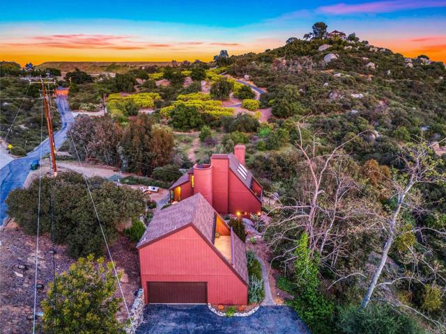30593 Miller Road, Valley Center CA: https://media.crmls.org/mediaz/9e3d0280-7596-43e3-be03-285bbcd63a06.jpg