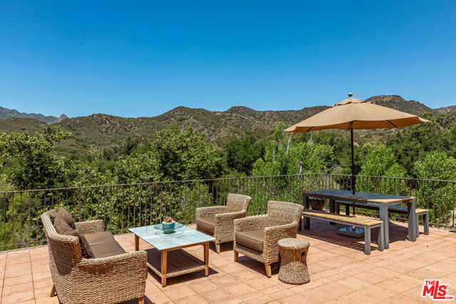 1045 Cold Canyon Road, Calabasas CA: https://media.crmls.org/mediaz/9e3d4008-e307-44f3-a1c6-6fbc7377ebb6.jpg