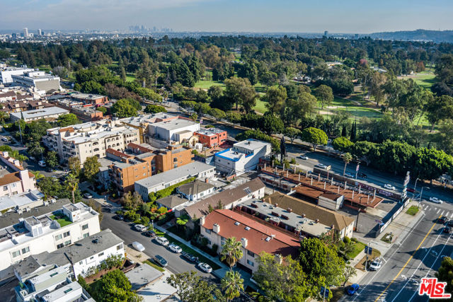 10396 Almayo Avenue, Los Angeles CA: https://media.crmls.org/mediaz/9e3d57e0-25a6-44e5-a0b1-54747b7dfb7a.jpg