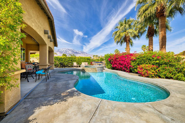 14 Via Santo Tomas Drive, Rancho Mirage CA: https://media.crmls.org/mediaz/9e3d58b0-a8a3-40e6-85e7-709795df927c.jpg