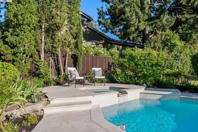 290 Bolla Ave, Alamo CA: https://media.crmls.org/mediaz/9e3d6d07-49c7-42fc-9aaf-bc1d184a5df4.jpg