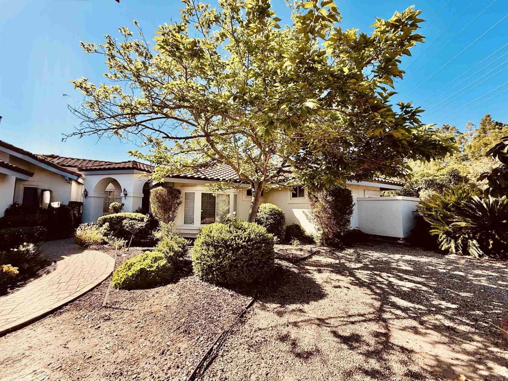 13807 Lake Poway Road Road